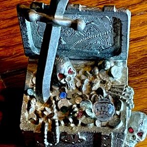Spoontque PEWTER TREASURE CHEST WITH SWORD JEWELS AND SKULL!